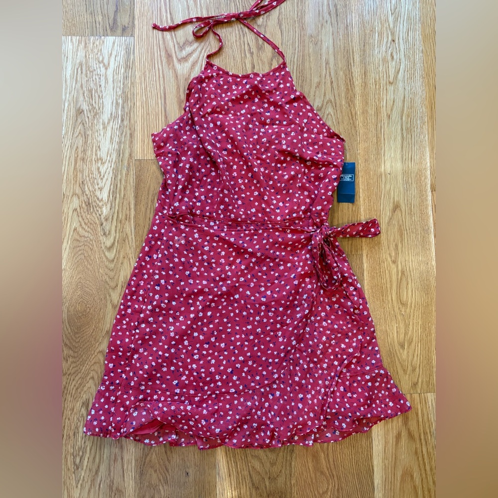 NWT Abercrombie & Fitch Red Patterned Wrap Dress with Halter Top (Size L)